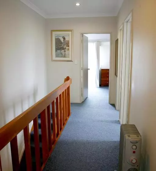 汽车旅馆  Touchwood Motor Lodge