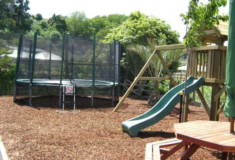 151 On London Motel & Conference Centre