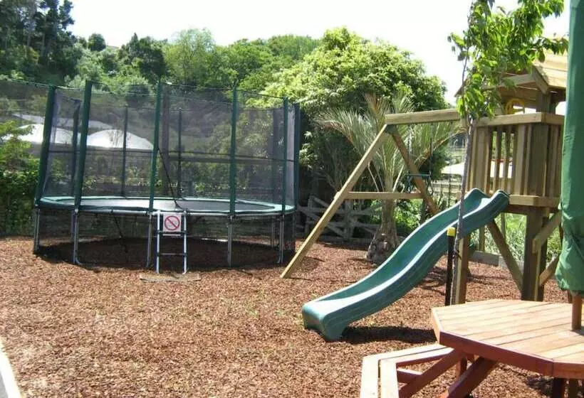 151 On London Motel & Conference Centre