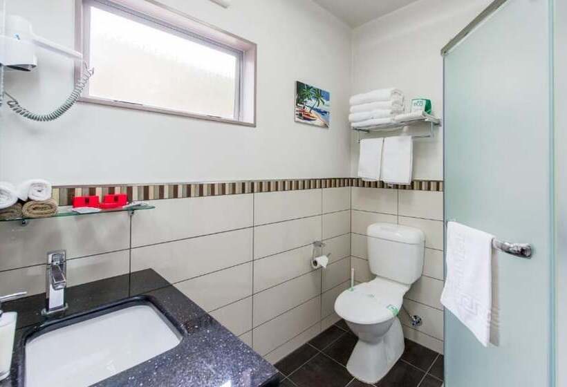 151 On London Motel & Conference Centre