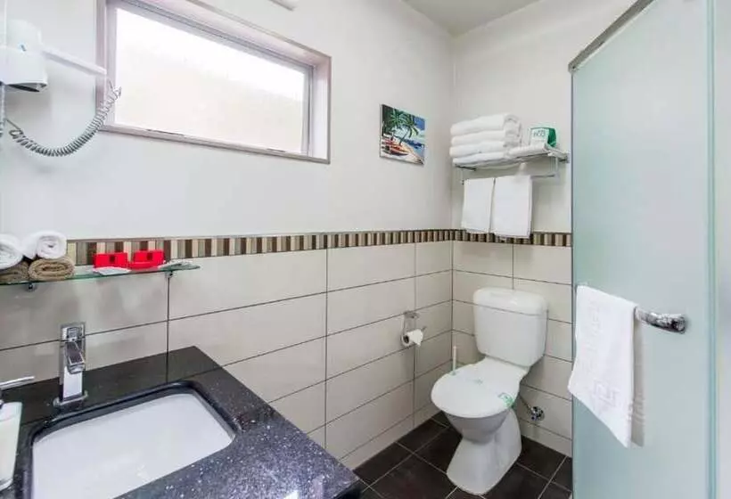 151 On London Motel & Conference Centre