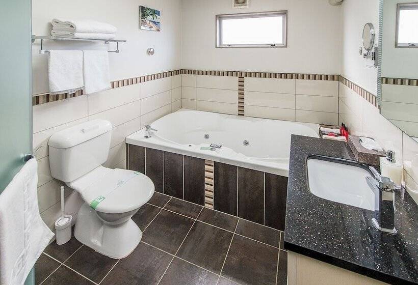 151 On London Motel & Conference Centre