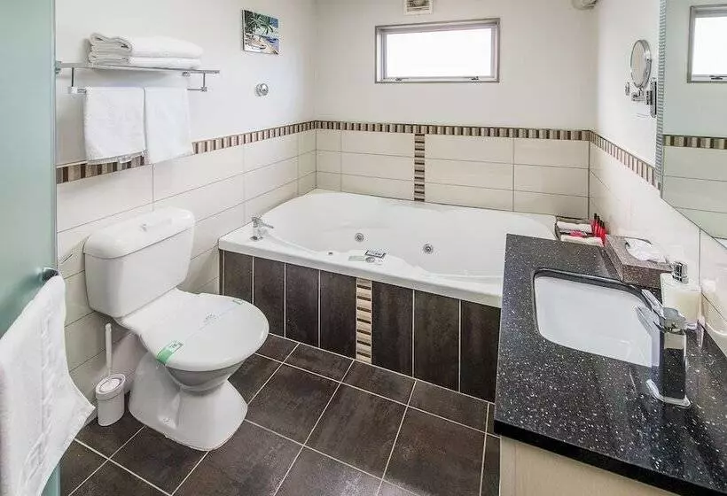 151 On London Motel & Conference Centre