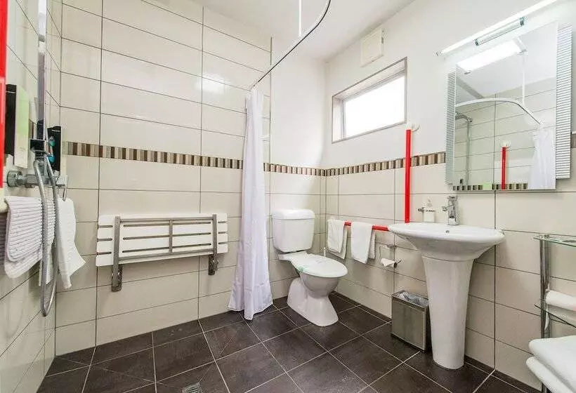 151 On London Motel & Conference Centre