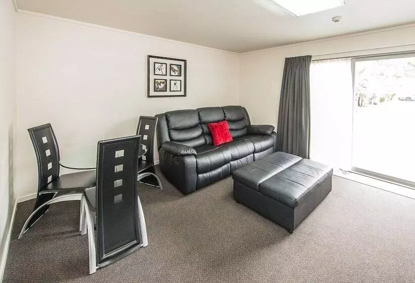 151 On London Motel & Conference Centre