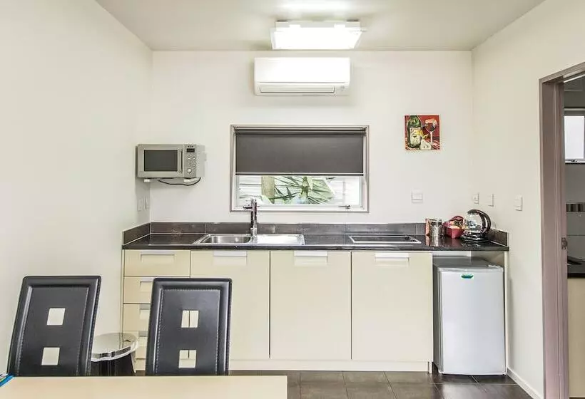 151 On London Motel & Conference Centre