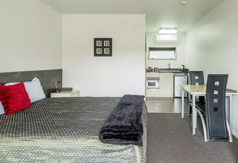 151 On London Motel & Conference Centre