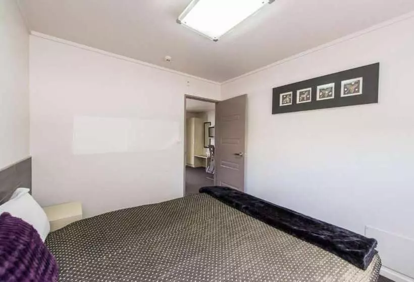 151 On London Motel & Conference Centre