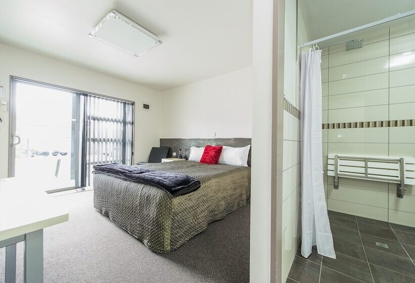 151 On London Motel & Conference Centre