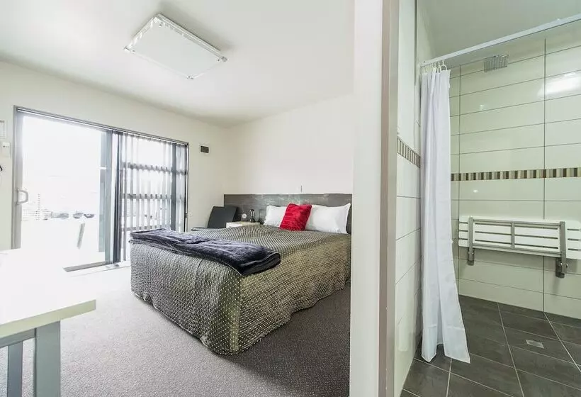 151 On London Motel & Conference Centre