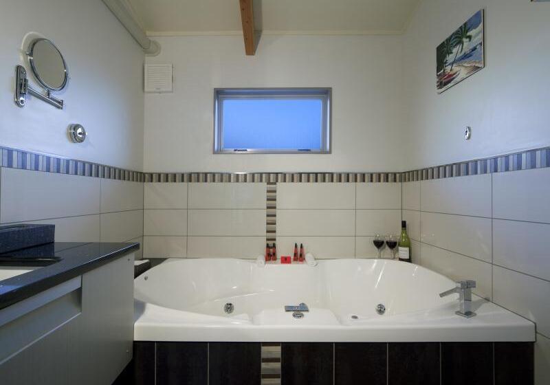 151 On London Motel & Conference Centre