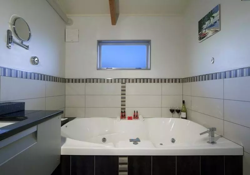 151 On London Motel & Conference Centre