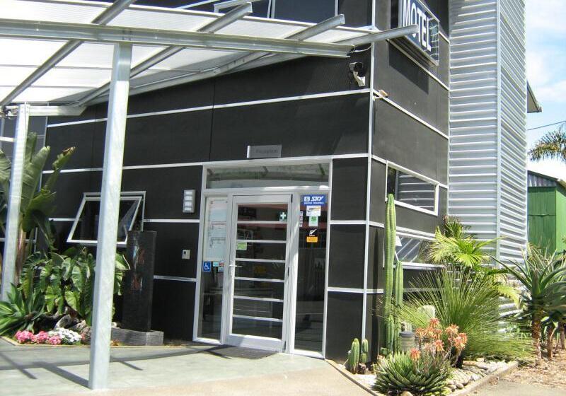 151 On London Motel & Conference Centre