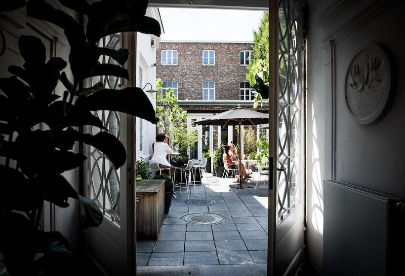 Fitz Roy Urban Hotel, Bar And Garden