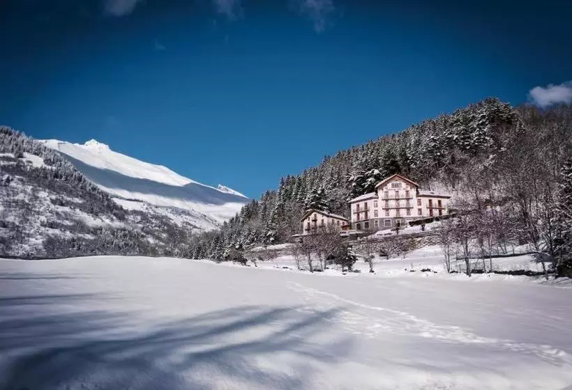 هتل Auberge Du Val Joli