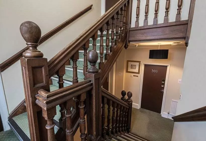 Hotel Barrington Lodge