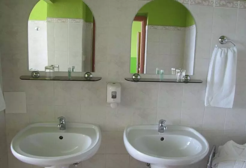 בית מלון כפרי Hubert Nove Zamky