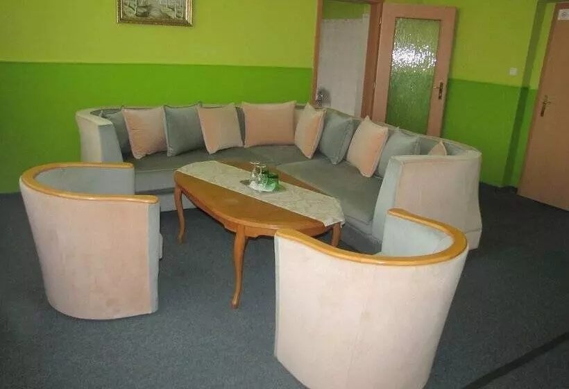 בית מלון כפרי Hubert Nove Zamky