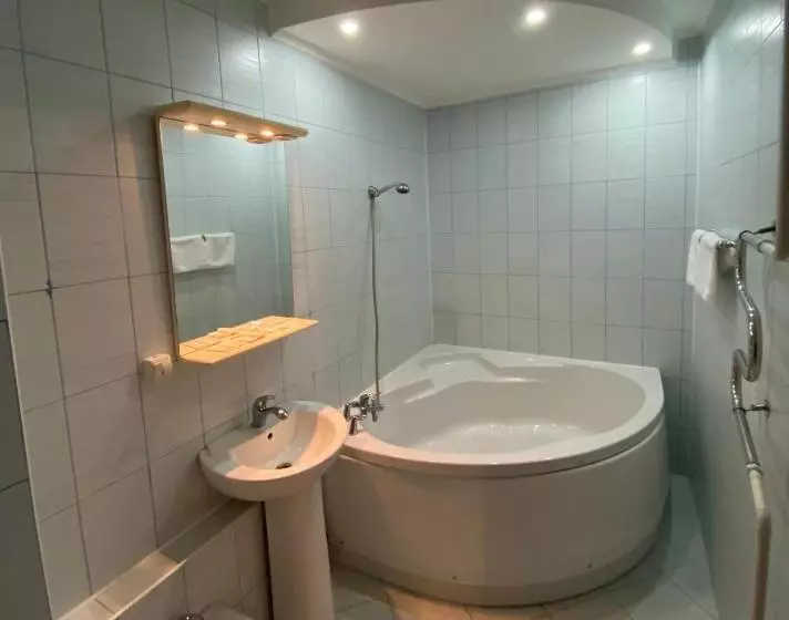 هتل Intourist Zakarpattia