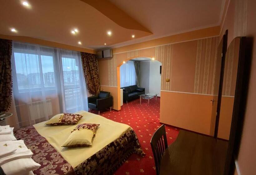 فندق Intourist Zakarpattia