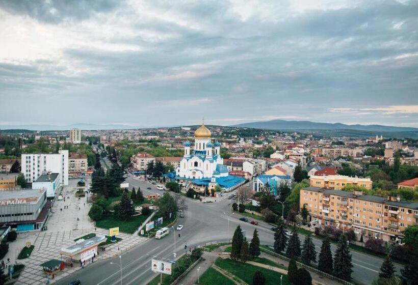 فندق Intourist Zakarpattia