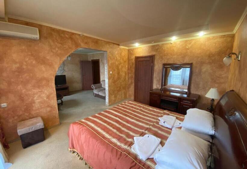 فندق Intourist Zakarpattia