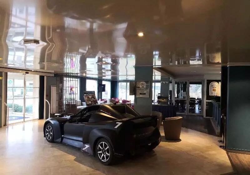 ホテル Kyriad Laon