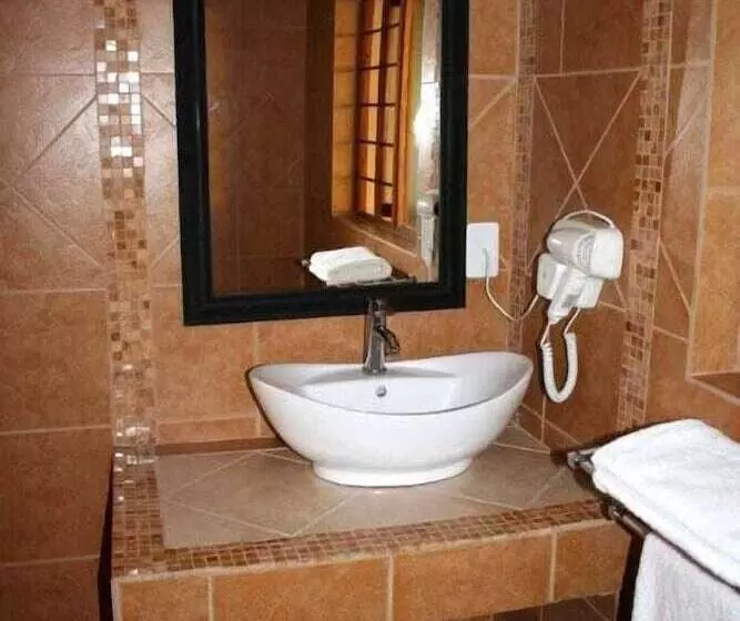 Nomndeni Lodge Zamabhele