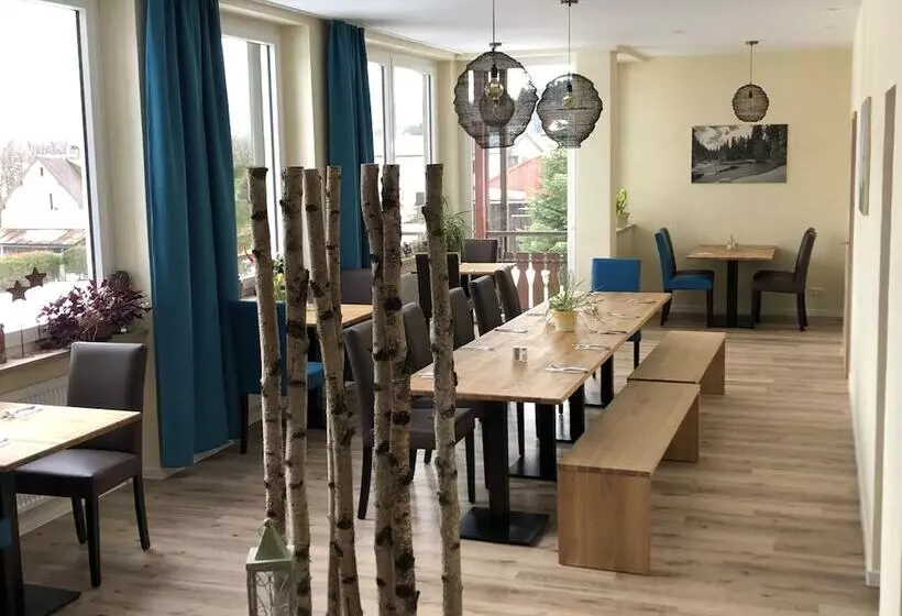 Пансион Gasthof Deutscher Adler Und Hotel Puchtler