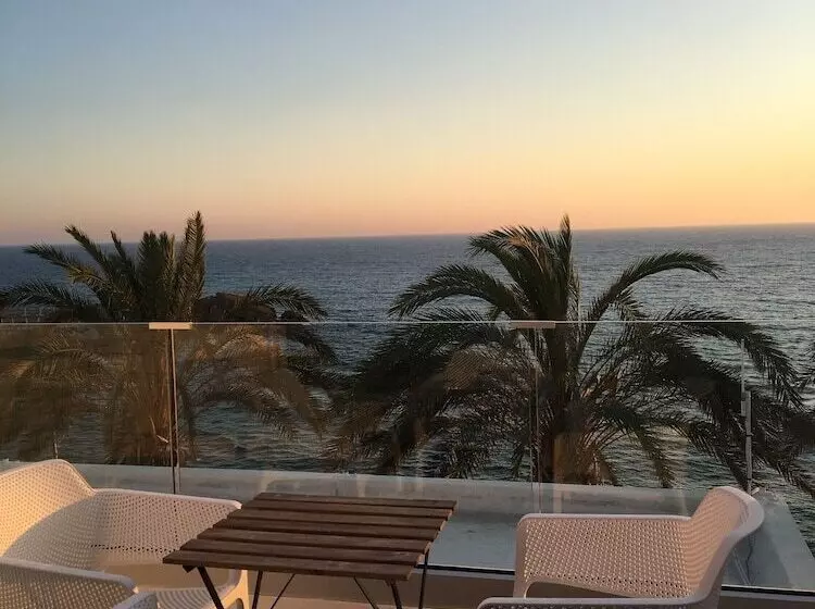 استراحتگاه Vrachia Beach Hotel & Suites   Adults Only