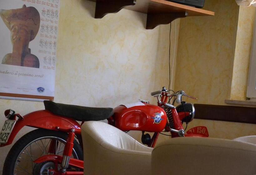 فندق Albergo Di Murlo