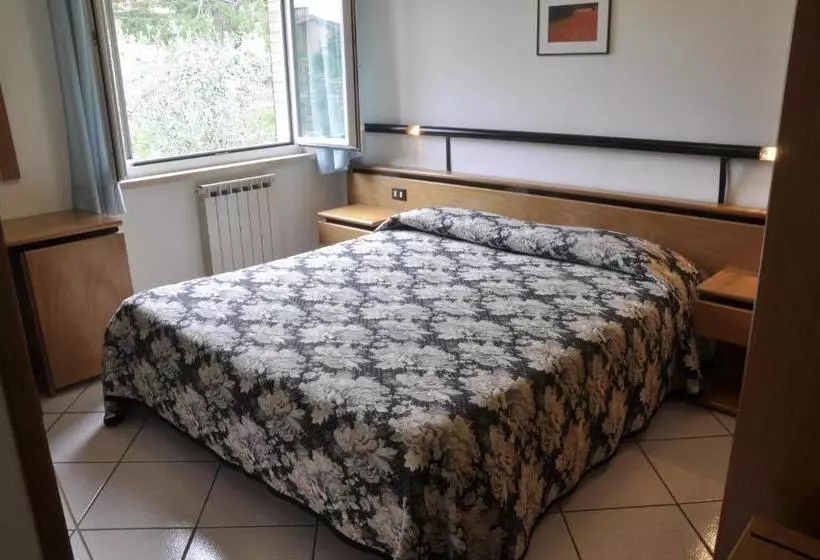 Отель Albergo Di Murlo