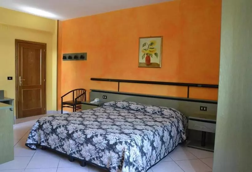 Отель Albergo Di Murlo