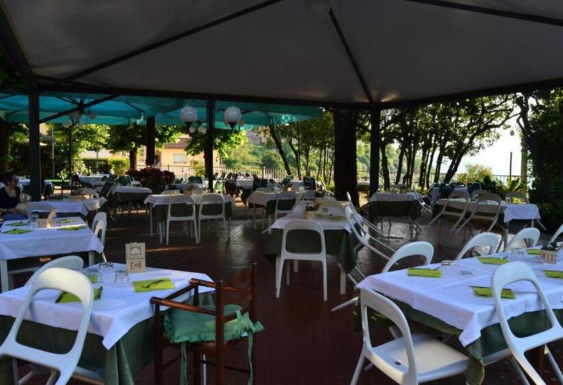 ホテル Albergo Umbria