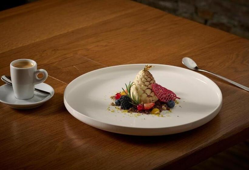 هتل Aspen Alpine Lifestyle