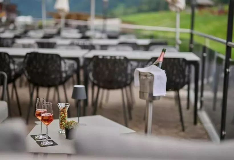 Отель Aspen Alpine Lifestyle