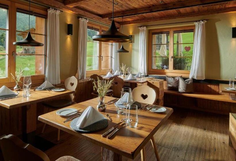 هتل Aspen Alpine Lifestyle