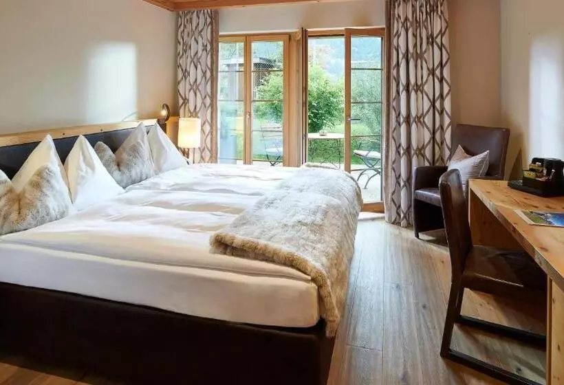 Отель Aspen Alpine Lifestyle