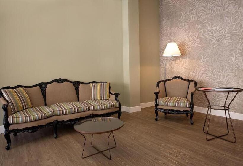 בית מלון כפרי Astoria