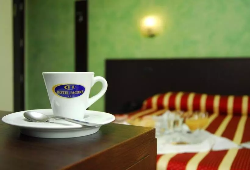هتل Iacone