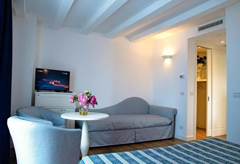 Отель La Goletta