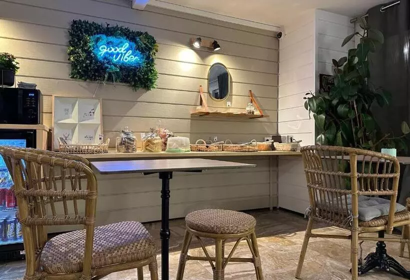 Ostal Pau Universite Sure Hotel Collection By Best Western