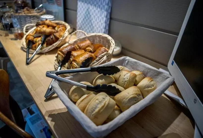 Ostal Pau Universite Sure Hotel Collection By Best Western