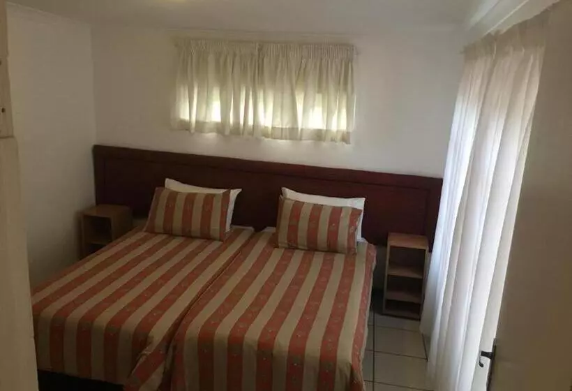 ペンション The Crescent Guesthouses  Bnb/self Catering