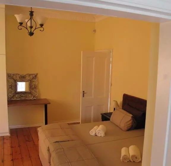 ペンション The Crescent Guesthouses  Bnb/self Catering