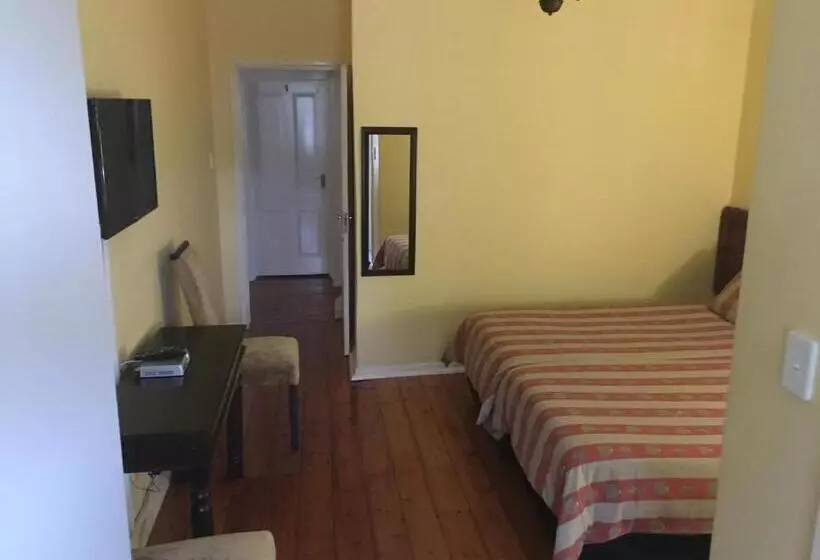 ペンション The Crescent Guesthouses  Bnb/self Catering