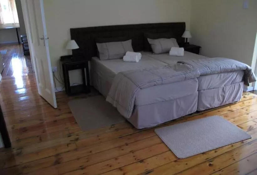 ペンション The Crescent Guesthouses  Bnb/self Catering