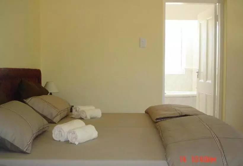 ペンション The Crescent Guesthouses  Bnb/self Catering
