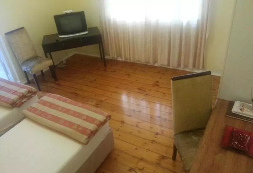 ペンション The Crescent Guesthouses  Bnb/self Catering