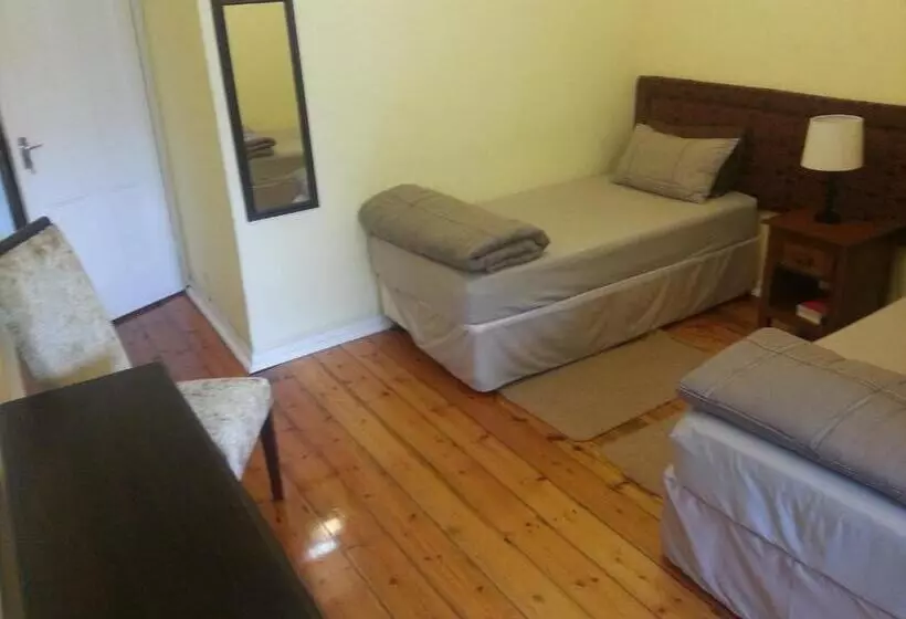 ペンション The Crescent Guesthouses  Bnb/self Catering